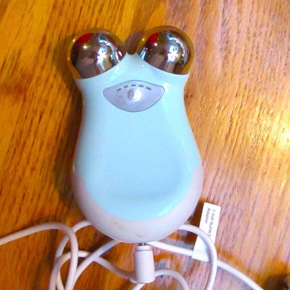 NuFACE Trinity Microcurrent Facial Toning Device - Picture 1 of 10